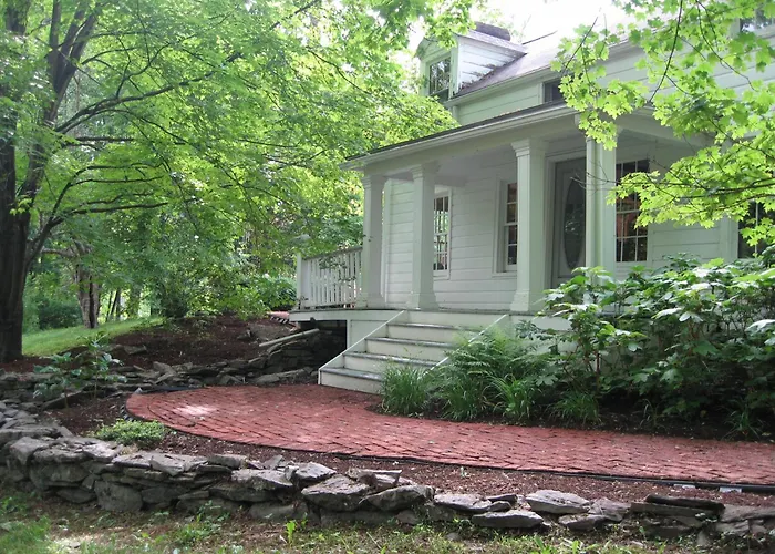 B&B On Seven Acres With Private Bed & Bath